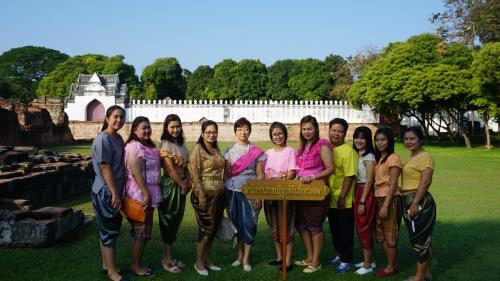 ส.ป.ก.ลพบุรี ร่วมรณรงค์แต่งไทยเนื่องในงานแผ่นดินสมเด็จพระนารายณ์มหาราชครั้งที่ 31 ประจำปี 2561