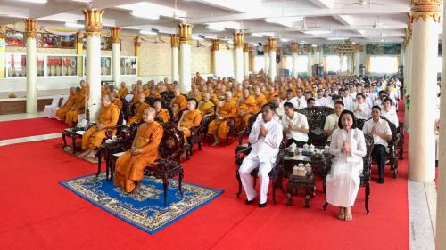 พิธีเจริญพระพุทธมนต์เฉลิมพระเกียรติ และถวายพระพรชัยมงคลแด่ สมเด็จพระเจ้าอยู่หัวมหาวชิราลงกรณ บดินทรเทพยวรางกูร และสมเด็จพระนางเจ้าสิริกิติ์ พระบรมราชินีนาถ ในรัชกาลที่ ๙