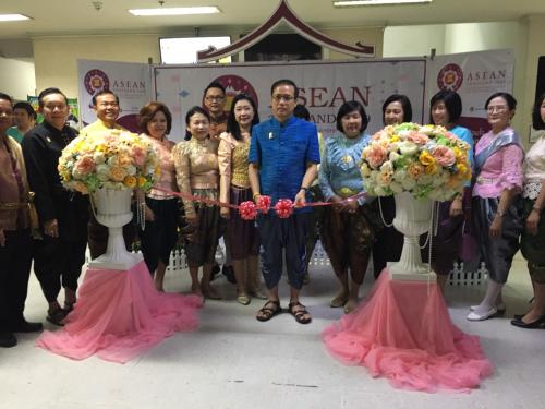 พิธีเปิดนิทรรศการ “บทบาทของไทยในการเป็นประธานอาเซียนในปี ๒๕๖๒” และ “บทบาทของกระทรวงมหาดไทยต่อประชาคมอาเซียน”