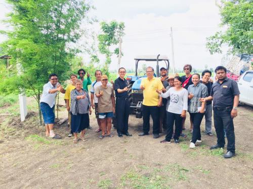 สำนักงานการปฏิรูปที่ดินจังหวัดลพบุรี   และเกษตรกรสภาประชาชน๔ภาค เกษตรกรรุ่นใหม่ ตำบลดอนดึง อำเภอบ้านหมี่ จังหวัดลพบุรี รับมอบรถไถแทรกเตอร์พร้อมอุปกรณ์ผานไถ 