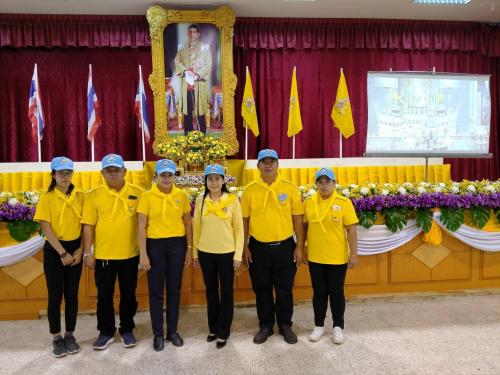 ถวายราชสักการะเบื้องหน้าพระบรมฉายาลักษณ์พระบาทสมเด็จพระเจ้าอยู่หัว