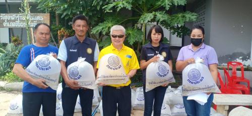 มอบพันธุ์ปลาให้กับเกษตรกร พื้นที่อำเภอชัยบาดาล จังหวัดลพบุรี 