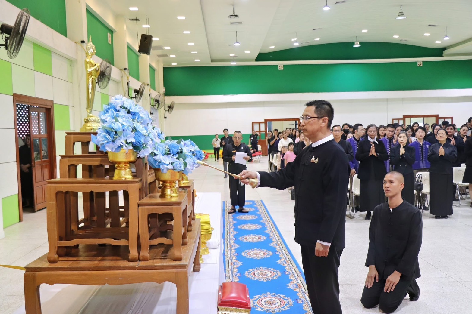 ร่วมพิธีทางศาสนา 5 ศาสนา และกิจกรรมประดิษฐ์ดอกไม้ในพระนามาภิไธย “ควีนสิริกิต์” เฉลิมพระเกียรติเพื่อน้อมรำลึกในพระมหากรุณาธิคุณ สมเด็จพระนางเจ้าสิริกิติ์ พระบรมราชินีนาถ พระบรมราชชนนีพันปีหลวง ในวาระครบ 50 วัน (ปัญญาสมวาร) แห่งการสวรรคต 12 ธันวาคม 2568 