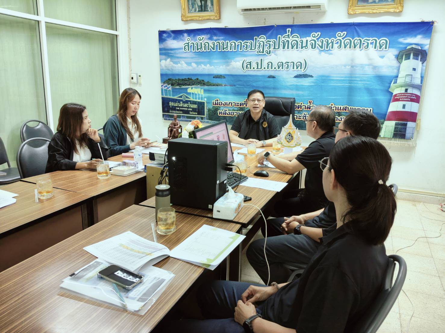 title - วันที่ 12 กุมภาพันธ์ 2569 นายพนมไพร ดีใหม่ ผู้อำนวยการสำนักจัดการแผนที่และสารบบที่ดิน ติดตามและตรวจสอบงานสำรวจรังวัดแผนที่แปลงที่ดินตามมาตรฐาน Rtk Gnss Network ปีงบประมาณ 2569 จังหวัดตราด