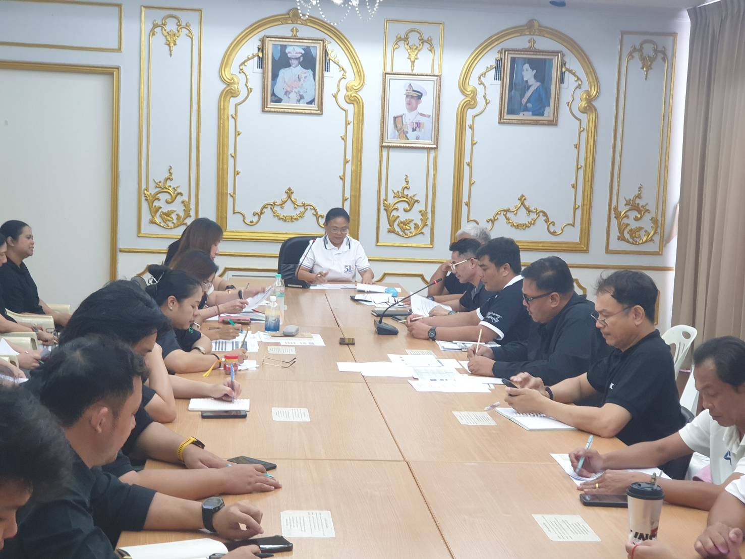 title - สำนักจัดการแผนที่และสารบบที่ดิน ประชุมประจำเดือนวันที่ 2 เมษายน 2569 โดยมี นางดาวรุ่ง ตันติไวทยพันธุ์ ผู้อำนวยการสำนัก เป็นประธาน