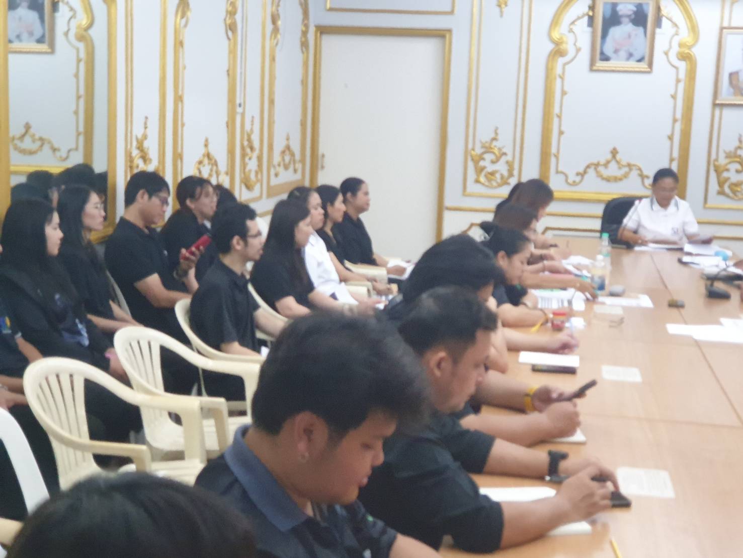 title - สำนักจัดการแผนที่และสารบบที่ดิน ประชุมประจำเดือนวันที่ 2 เมษายน 2569 โดยมี นางดาวรุ่ง ตันติไวทยพันธุ์ ผู้อำนวยการสำนัก เป็นประธาน