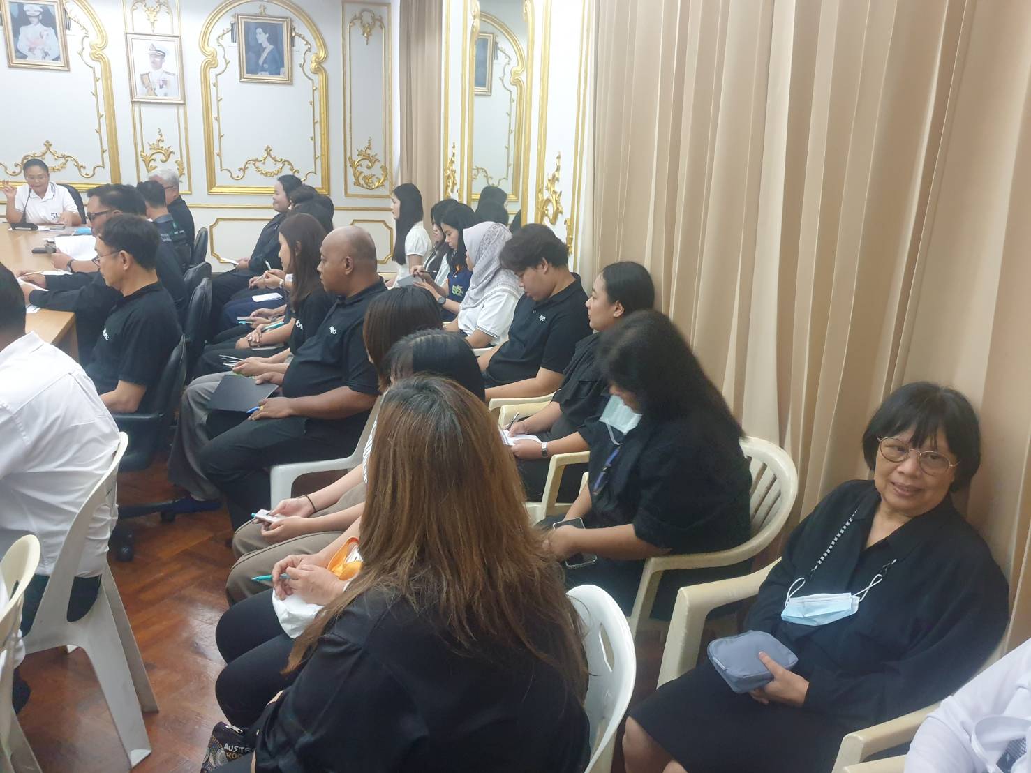 title - สำนักจัดการแผนที่และสารบบที่ดิน ประชุมประจำเดือนวันที่ 2 เมษายน 2569 โดยมี นางดาวรุ่ง ตันติไวทยพันธุ์ ผู้อำนวยการสำนัก เป็นประธาน