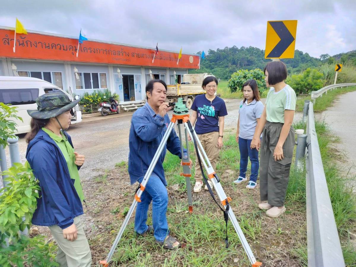 กลุ่มภาพถ่ายทางอากาศ สำรวจพื้นที่ขุดดิน และบินถ่ายภาพโดยใช้อากาศยานไร้คนขับ (Drone)เพื่อคำนวนหาปริมาตรดินขุด
