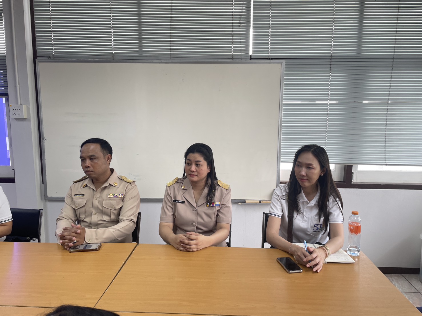 title - นางดาวรุ่ง ตันติไวทยพันธุ์ ผู้อำนวยการสำนักจัดการแผนที่และสารบบที่ดิน ร่วมกับ สำนักงานคณะกรรมการอาชีวศึกษา ลงพิ้นที่ตรวจเยี่ยมติดตามการฝึกอาชีพของนักศึกษาภายใต้ความร่วมมือ โครงการผลิดและพัฒนากำลังคนคุณภาพสูงเพื่อรองรับอัตรากำลังที่ขาดเเคลนตามความต้องการของส่วนราชการ ณ สำนักงานการปฎิรูปที่ดินจังหวัดนครสวรรค์ วันที่ 11 มิถุนายน 2569