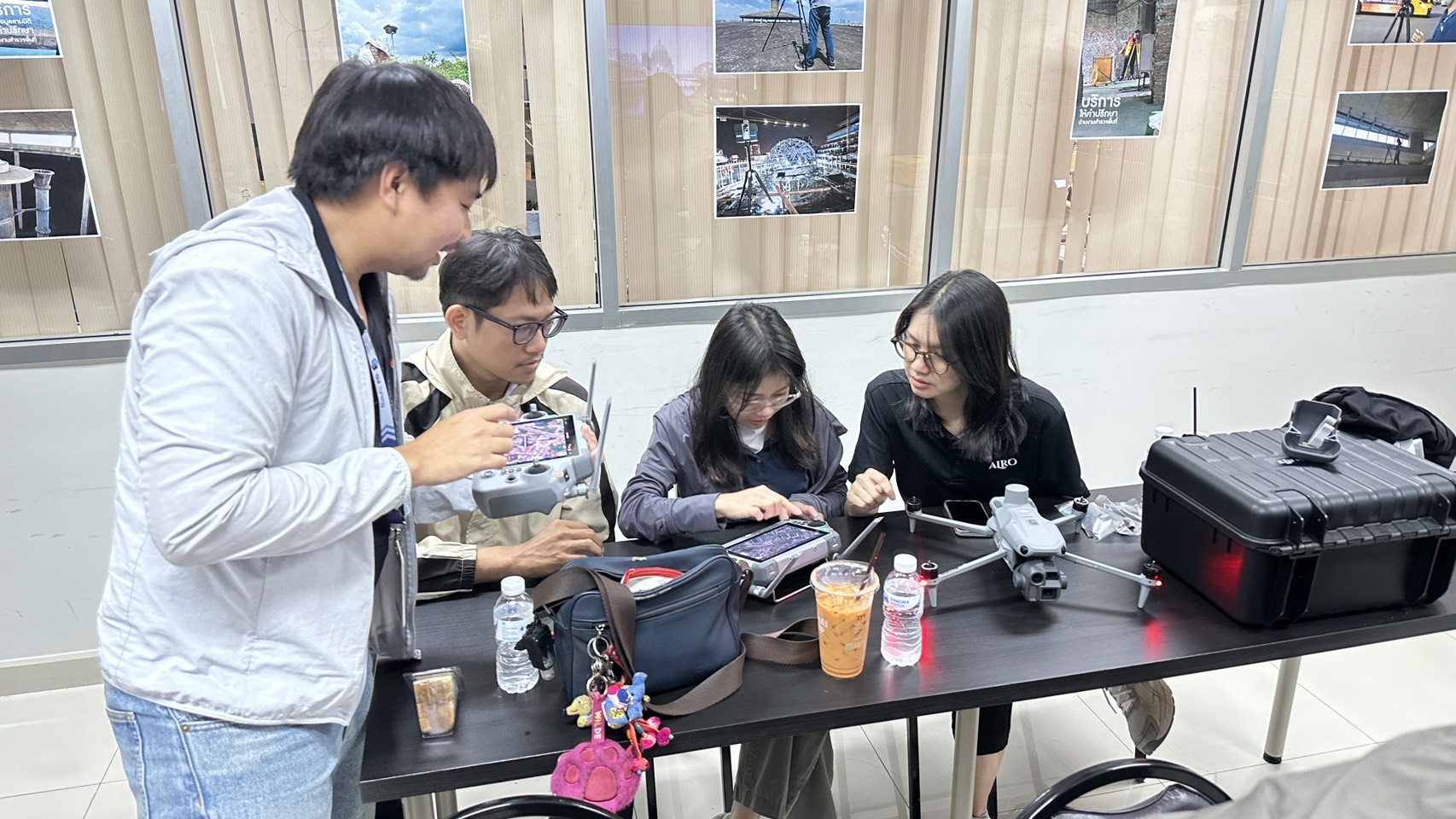 title - สำนักจัดการแผนที่และสารบบที่ดินจัดให้มีการฝึกอบรมการใช้งานอากาศยานไร้คนขับแก่บุคลากรที่เกี่ยวข้องเพื่อพัฒนาความรู้ความสามารถความชำนาญ ในการปฎิบัติภารกิจงานสนับสนุน วันที่ 9-10 มีนาคม 2569 