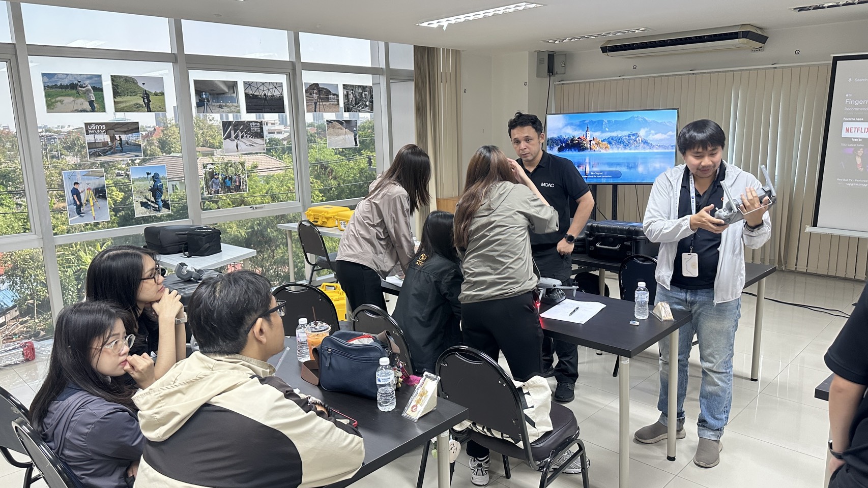 title - สำนักจัดการแผนที่และสารบบที่ดินจัดให้มีการฝึกอบรมการใช้งานอากาศยานไร้คนขับแก่บุคลากรที่เกี่ยวข้องเพื่อพัฒนาความรู้ความสามารถความชำนาญ ในการปฎิบัติภารกิจงานสนับสนุน วันที่ 9-10 มีนาคม 2569 