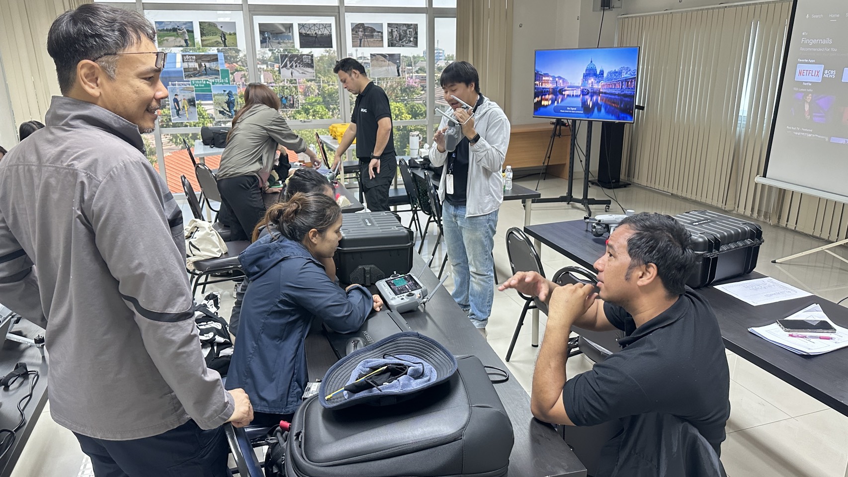 title - สำนักจัดการแผนที่และสารบบที่ดินจัดให้มีการฝึกอบรมการใช้งานอากาศยานไร้คนขับแก่บุคลากรที่เกี่ยวข้องเพื่อพัฒนาความรู้ความสามารถความชำนาญ ในการปฎิบัติภารกิจงานสนับสนุน วันที่ 9-10 มีนาคม 2569 