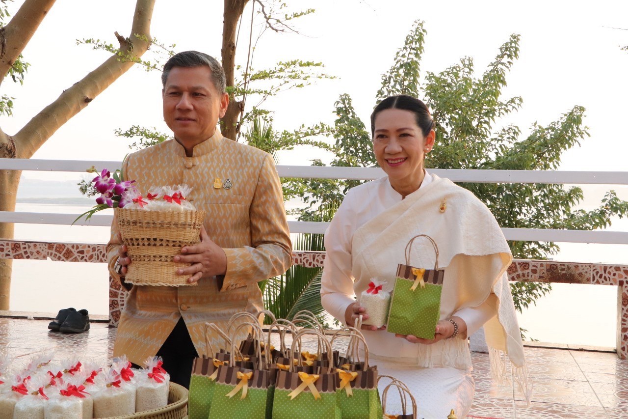 ร่วมพิธีเนื่องในวันสำคัญทางพุทธศาสนา (วันมาฆบูชา)