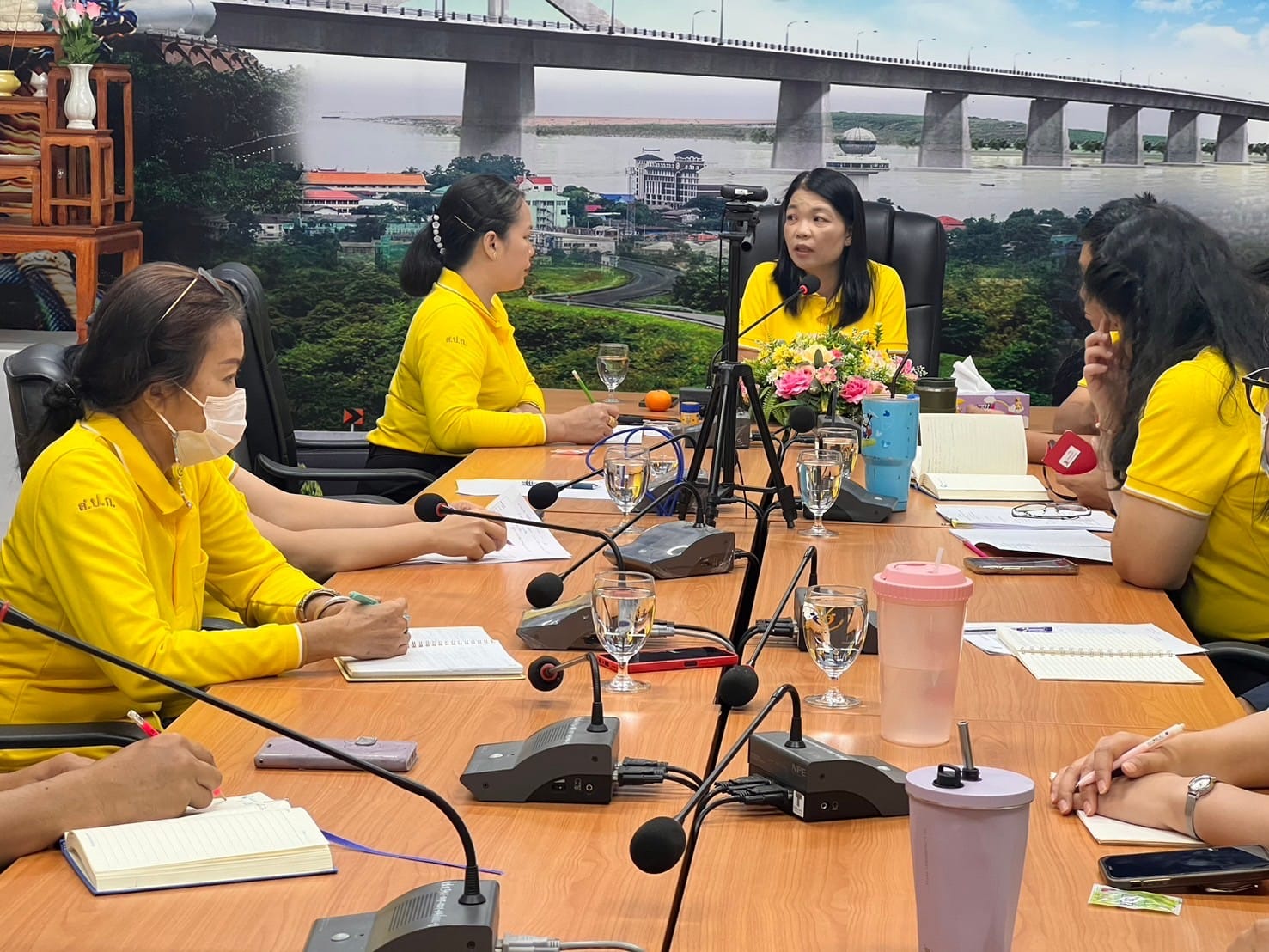 ประชุมสำนักงาน