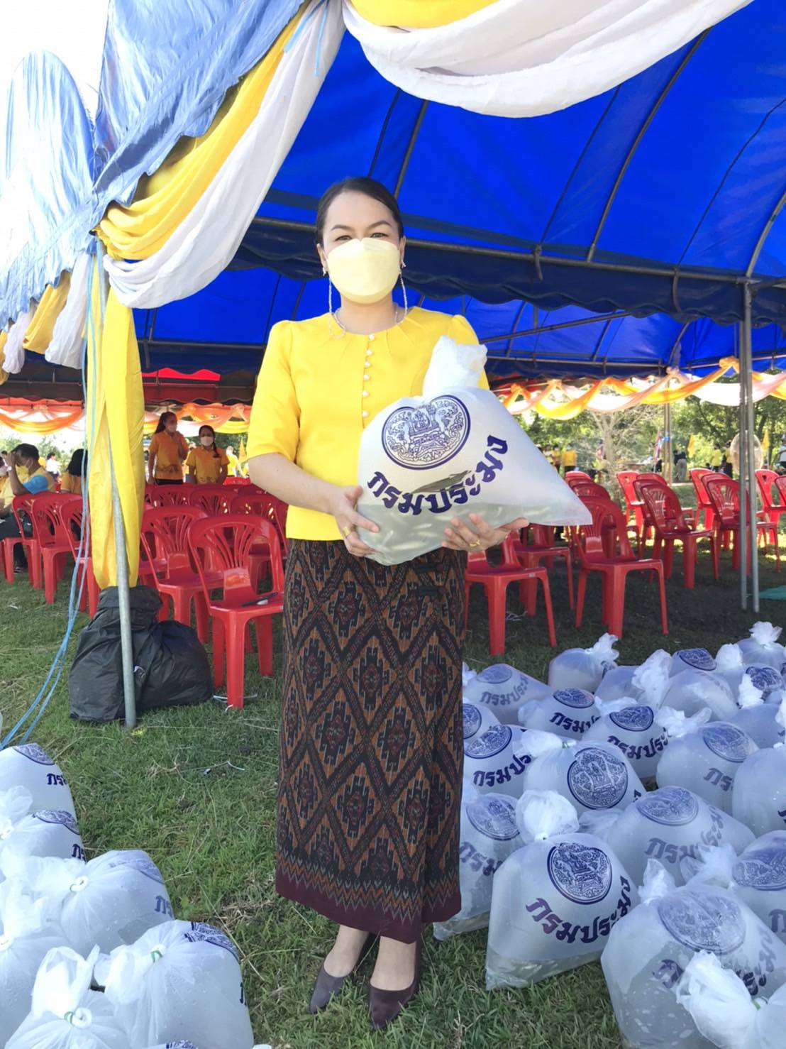 ร่วมพิธีปล่อยพันธุ์สัตว์น้ำ 