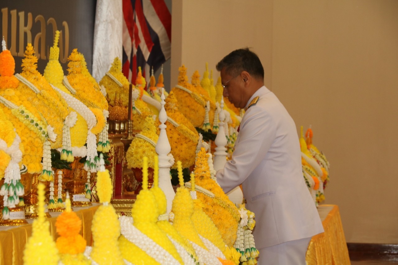 ร่วมพิธีวางพานพุ่มดอกไม้สด ถวายราชสักการะเนื่องในวันพระบิดาแห่งฝนหลวง ประจำปี 2566