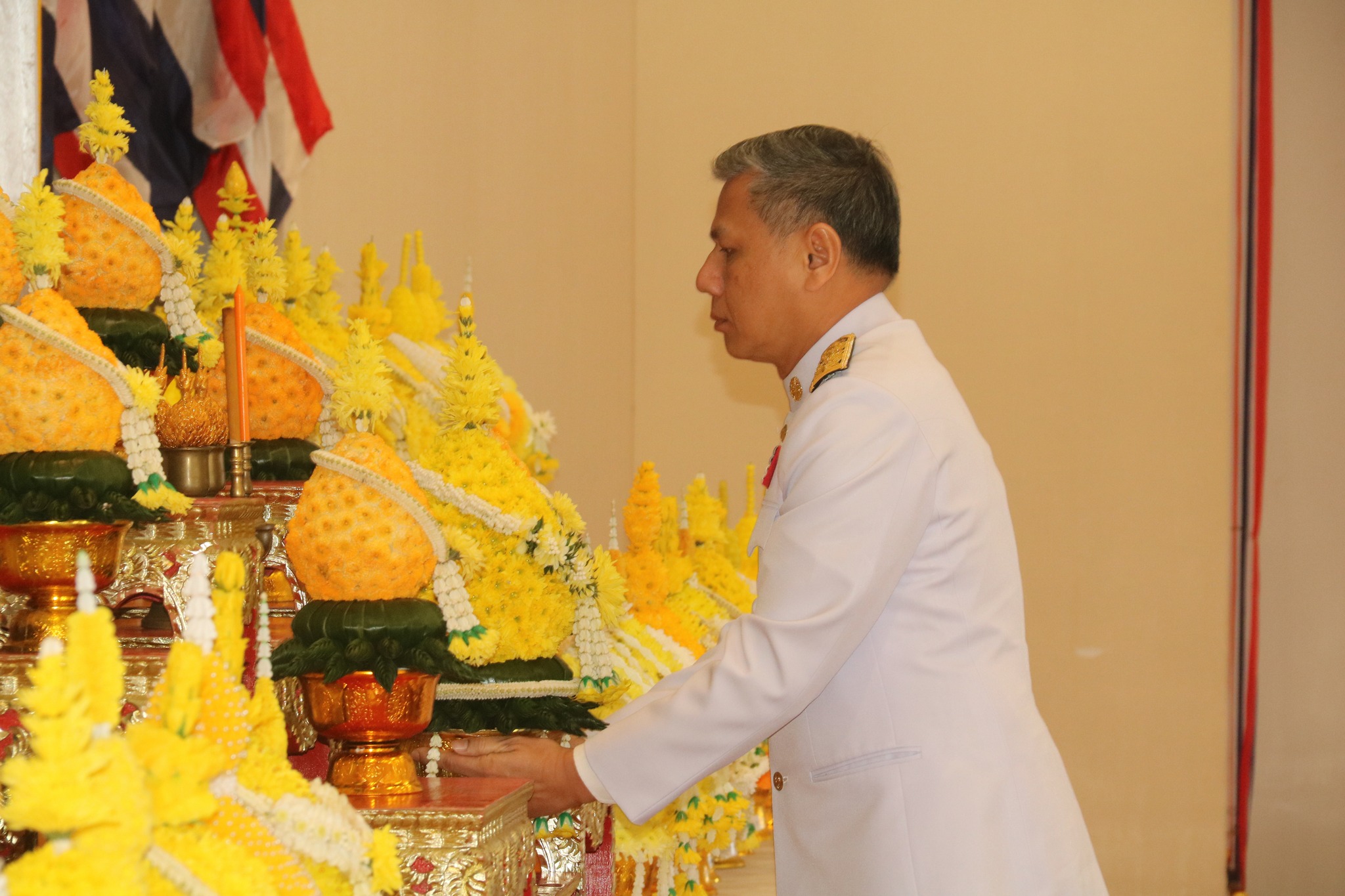 ร่วมพิธีวางพานพุ่มดอกไม้สด เนื่องในวันพระบิดาแห่งฝนหลวง ประจำปี 2567