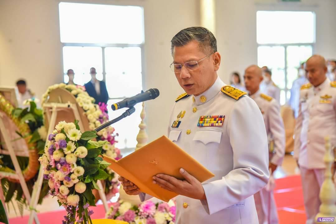 ร่วมพิธีวางพวงมาลาถวายสักการะ  เนื่องในวันที่ระลึกพระบาทสมเด็จพระจอมเกล้าเจ้าอยู่หัว