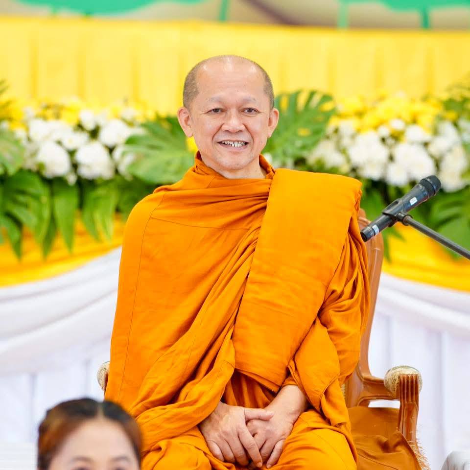 ร่วมพิธีตักบาตรและบรรยายธรรมในโครงการ “ร้อยใจไทย สืบสานราชธรรม ทั่วแผ่นดิน”