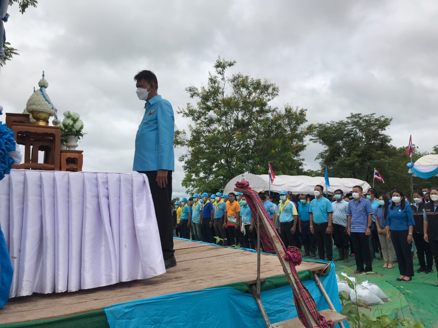 ร่วมพิธีเปิดโครงการปลูกหญ้าแฝกเพื่ออนุรักษ์ดินและน้ำ