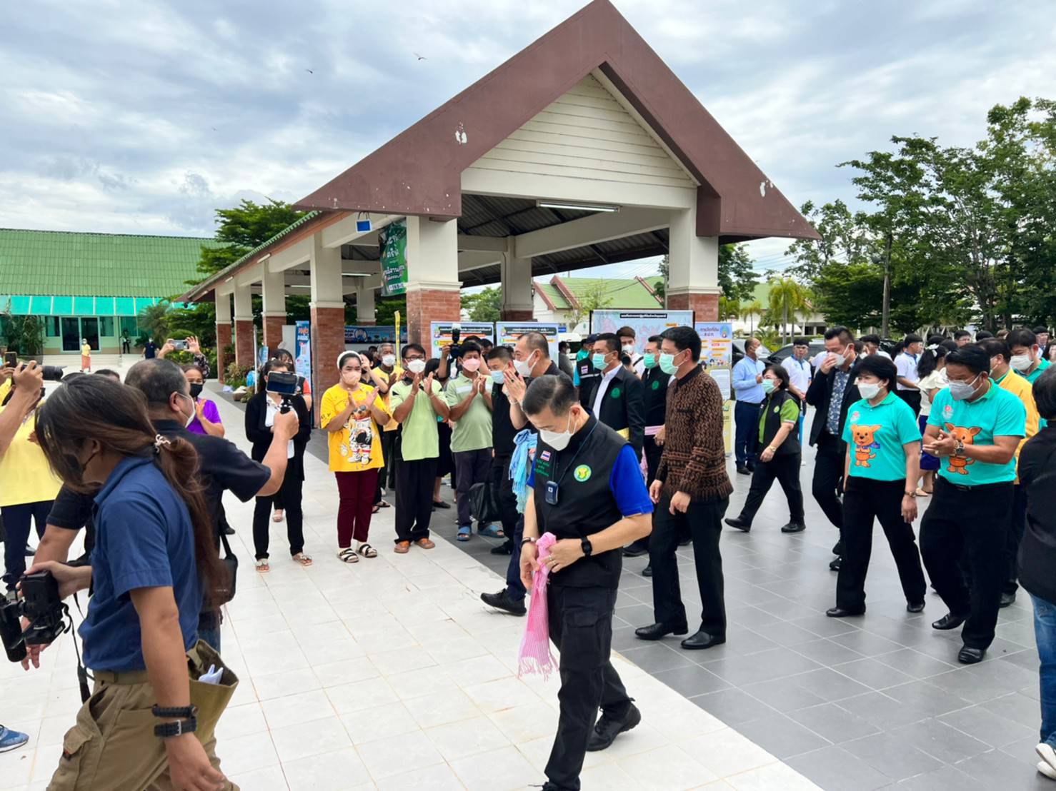 รับมอบนโยบายจาก ดร.เฉลิมชัย ศรีอ่อน รัฐมนตรีว่าการกระทรวงเกษตรและสหกรณ์ 