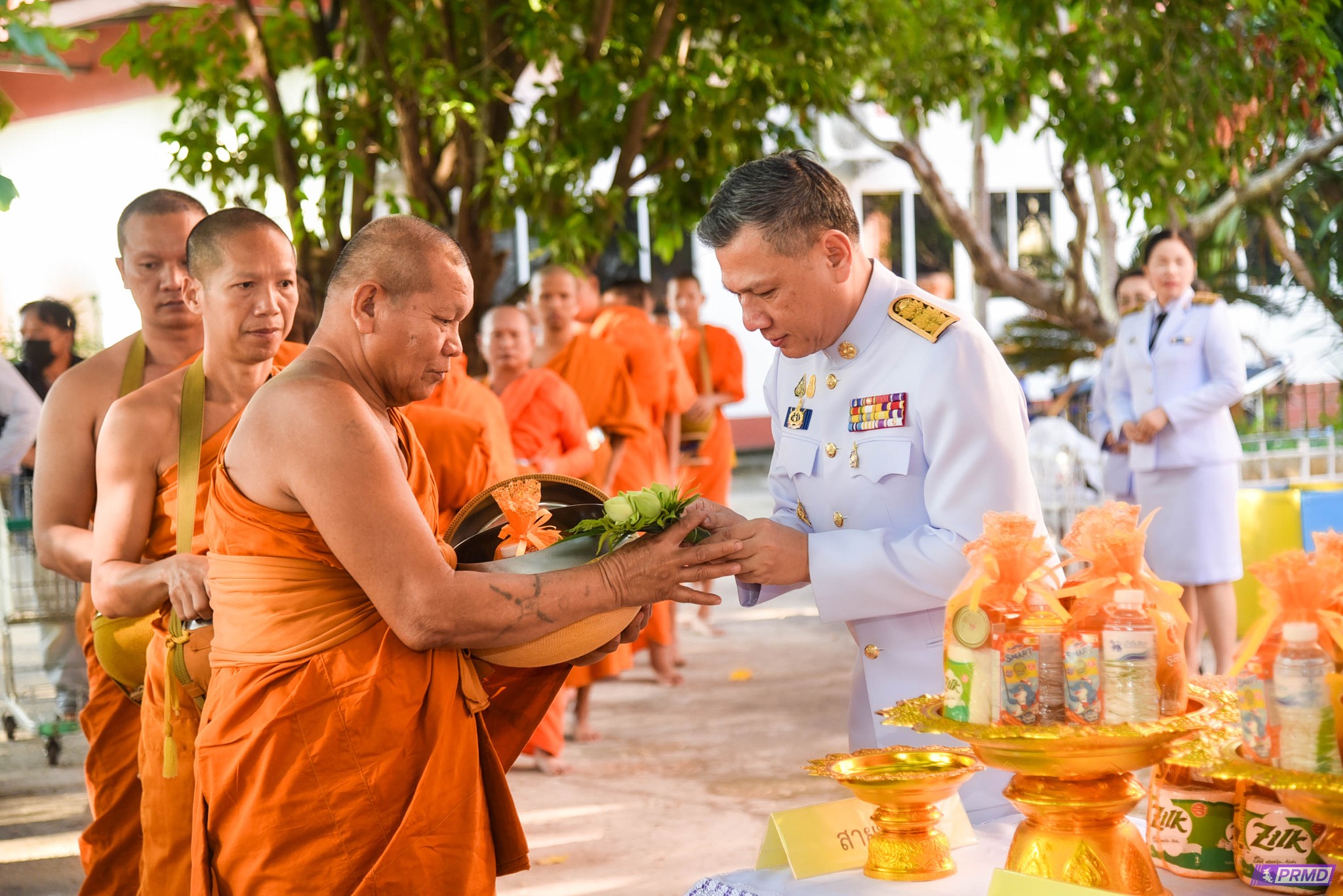 ร่วมพิธีเจริญพระพุทธมนต์และพิธีทำบุญตักบาตรถวายเป็นพระราชกุศล เนื่องในโอกาสวันคล้ายวันพระราชสมภพสมเด็จพระกนิษฐาธิราชเจ้ากรมสมเด็จพระเทพรัตนราชสุดาฯ สยามบรมราชกุมารี 