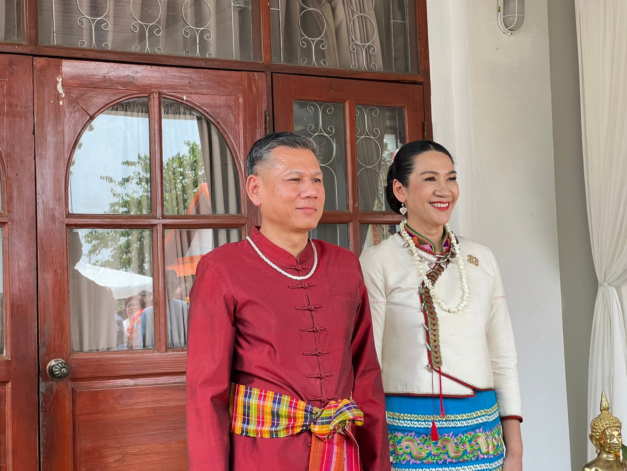 ร่วมพิธีรดน้ำขอพรผู้ว่าราชการจังหวัดมุกดาหาร