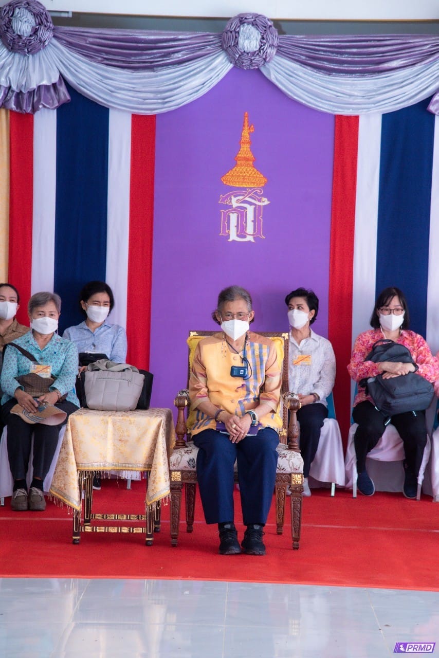 ร่วมรับและส่งเสด็จฯ พร้อมทั้งจัดนิทรรศการแสดงผลิตภัณฑ์จากท้องถิ่น