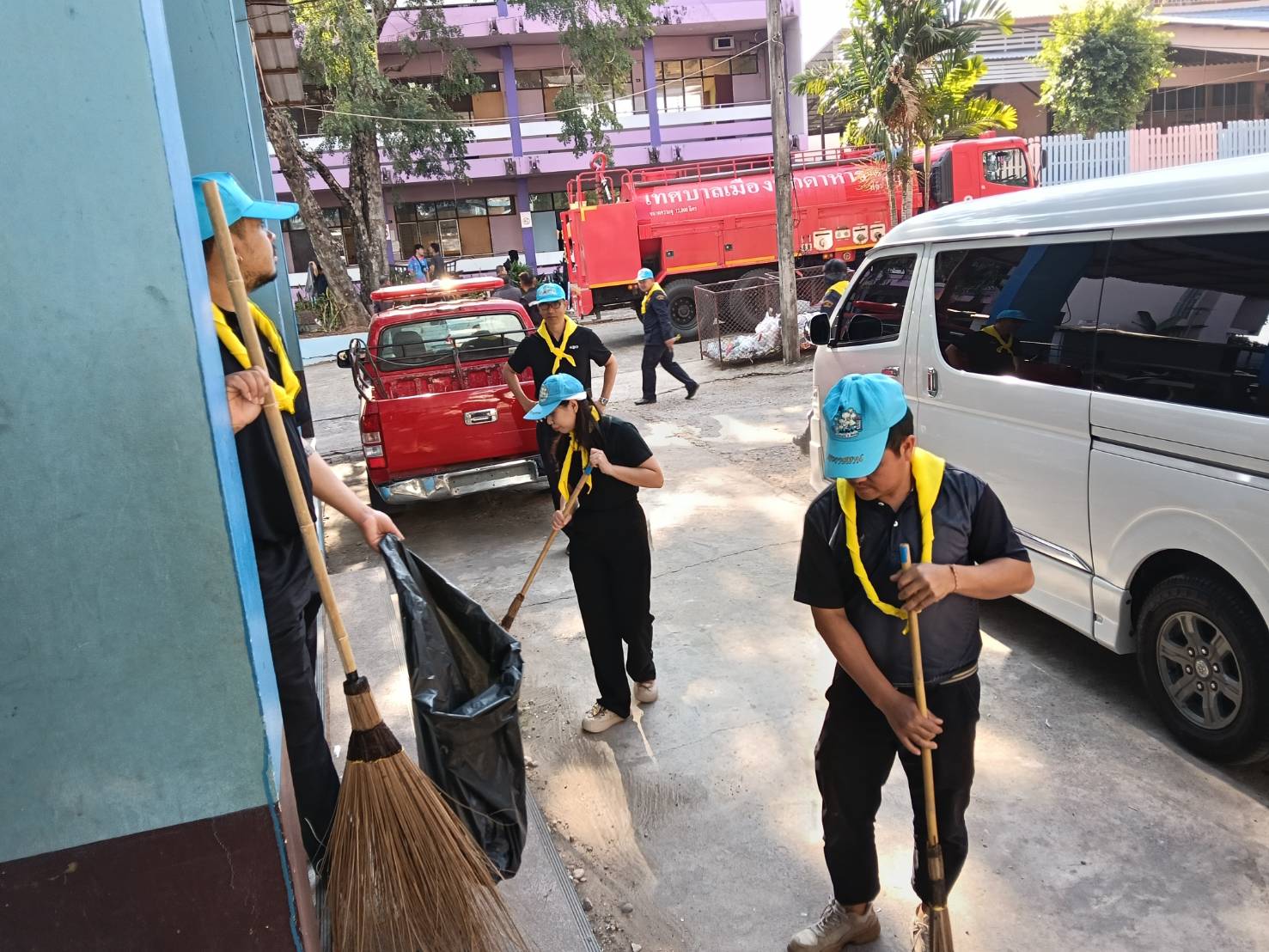 title - ส.ป.ก.มุกดาหาร ร่วมกิจกรรมจิตอาสาพัฒนาวันสำคัญของชาติไทย ณ โรงเรียนทีโอเอวิทยา (เทศบาล 1 วัดคำสายทอง)