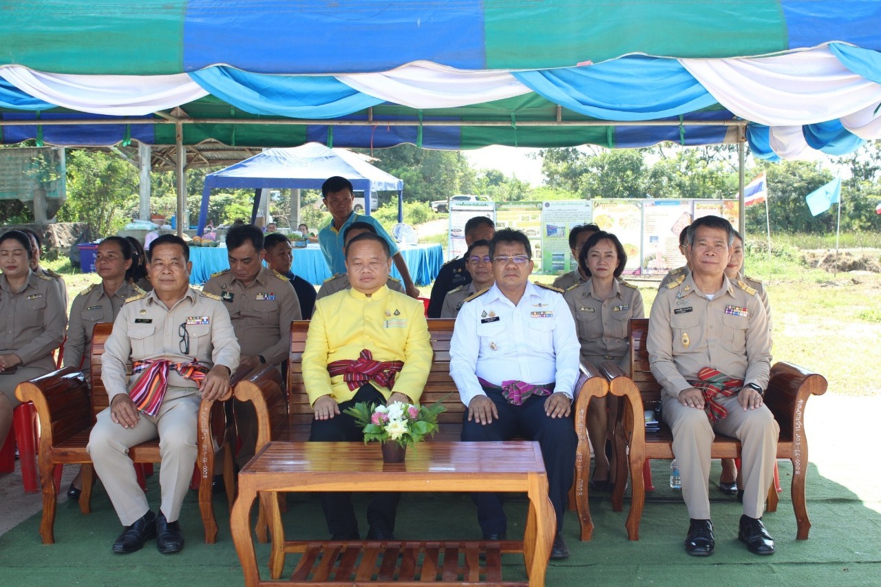 ร่วมพิธีปล่อยพันธ์ุสัตว์น้ำเนื่องในวันเฉลิมพระชนมพรรษาสมเด็จพระนางเจ้าสิริกิตติ์ 