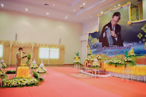 ร่วมพิธีวางพานพุ่มดอกไม้สดเนื่องในวันพระบิดาแห่งฝนหลวง 