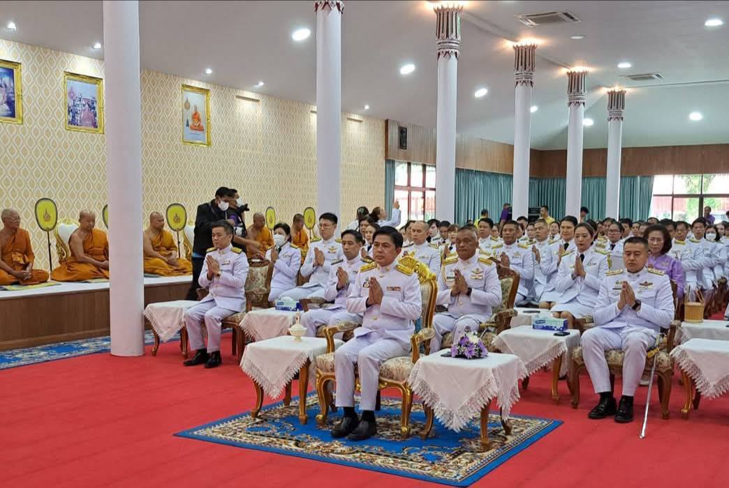ส.ป.ก.นครนายก ร่วมพิธีเจริญพระพุทธมนต์และทำบุญตักบาตร