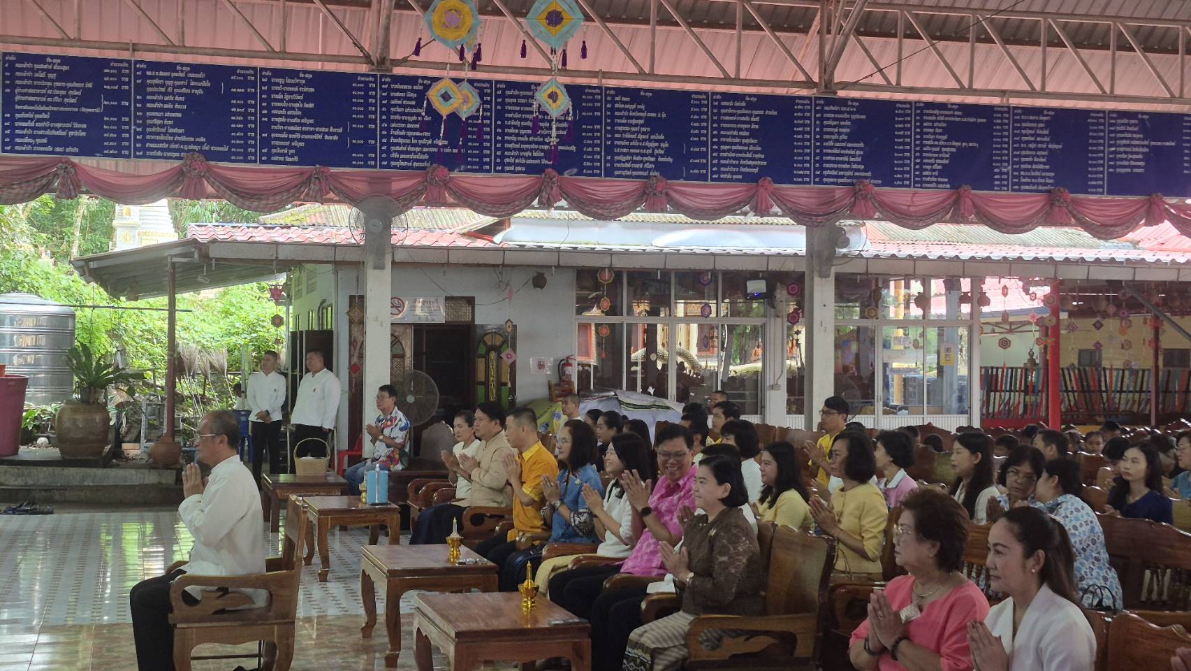 ส.ป.ก. ร่วมกิจกรรมทำบุญตักบาตร ยลวิถีลาวเวียง