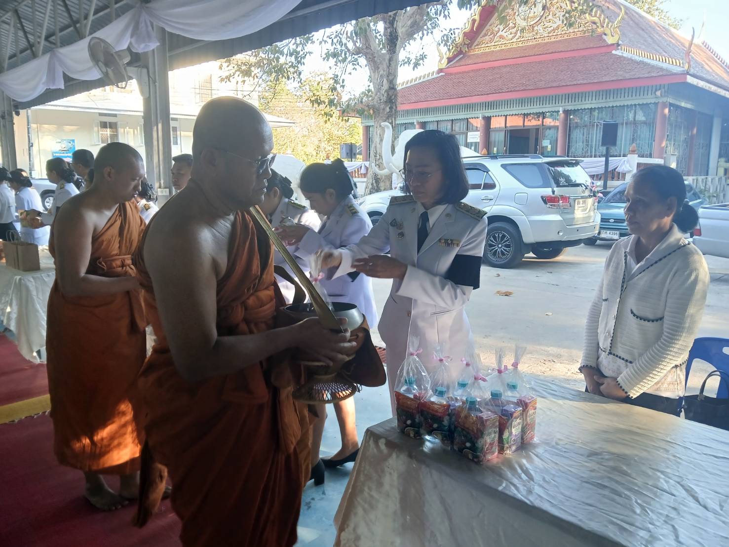 title - ส.ป.ก.นครนายก ร่วมพิธีเจริญพระพุทธมนต์และทำบุญตักบาตร