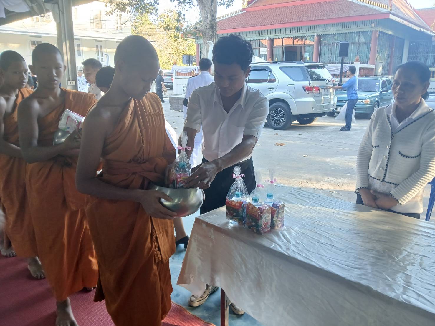 title - ส.ป.ก.นครนายก ร่วมพิธีเจริญพระพุทธมนต์และทำบุญตักบาตร