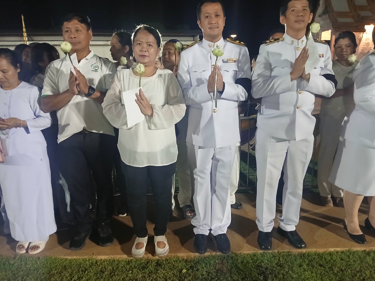 title - ส.ป.ก.นครนายก ร่วมพิธีเชิญพุ่มดอกบัวประดิษฐ์ไปถวายสักการะพระศรีมหาโพธิทศมราชบพิตร 