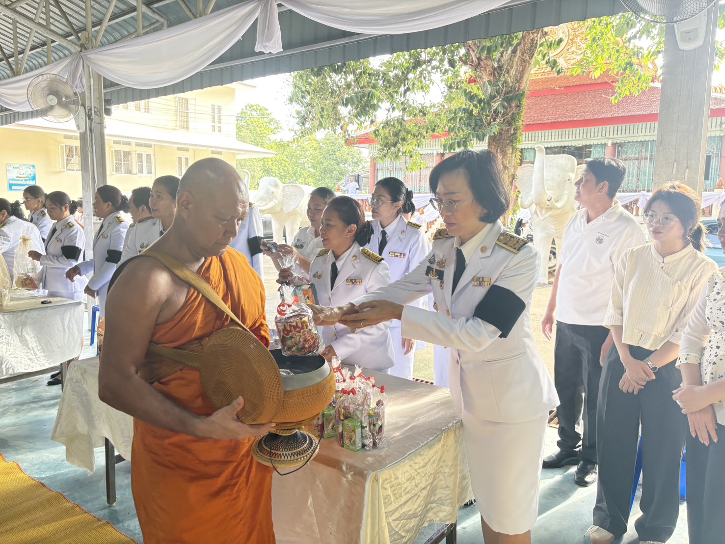 title - ส.ป.ก.นครนายก เข้าร่วมพิธีเจริญพระพุทธมนต์ และทำบุญตักบาตร พร้อมปล่อยพันธุ์สัตว์น้ำเฉลิมพระเกียรติฯ 