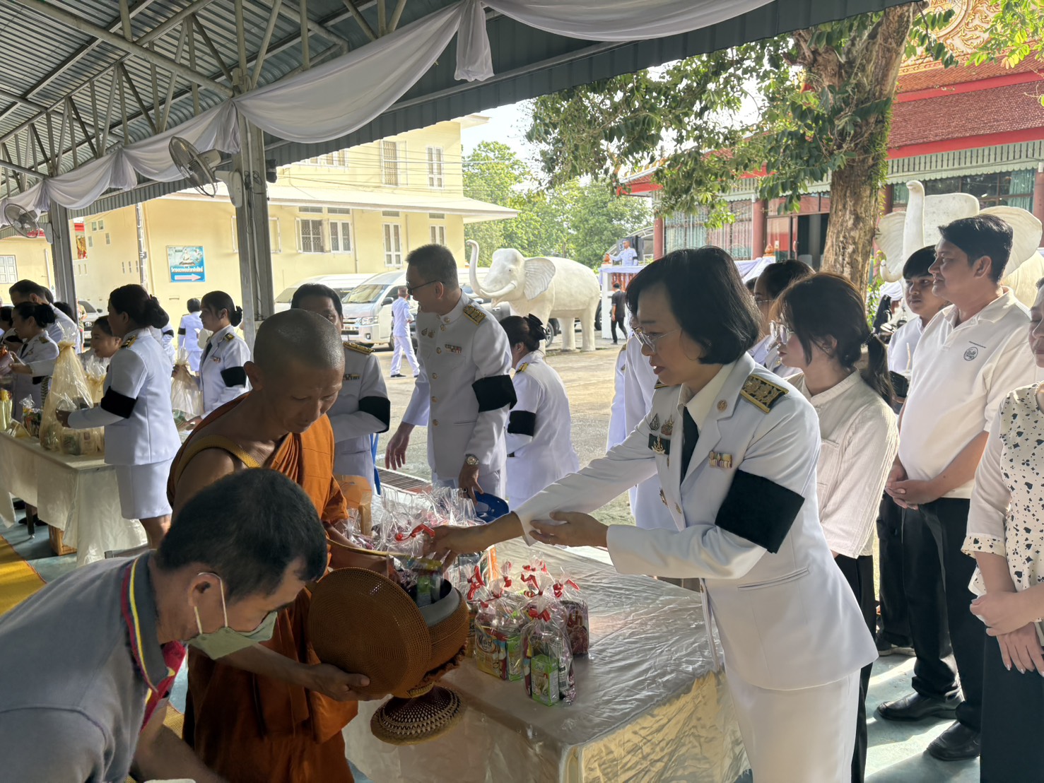 title - ส.ป.ก.นครนายก เข้าร่วมพิธีเจริญพระพุทธมนต์ และทำบุญตักบาตร พร้อมปล่อยพันธุ์สัตว์น้ำเฉลิมพระเกียรติฯ 