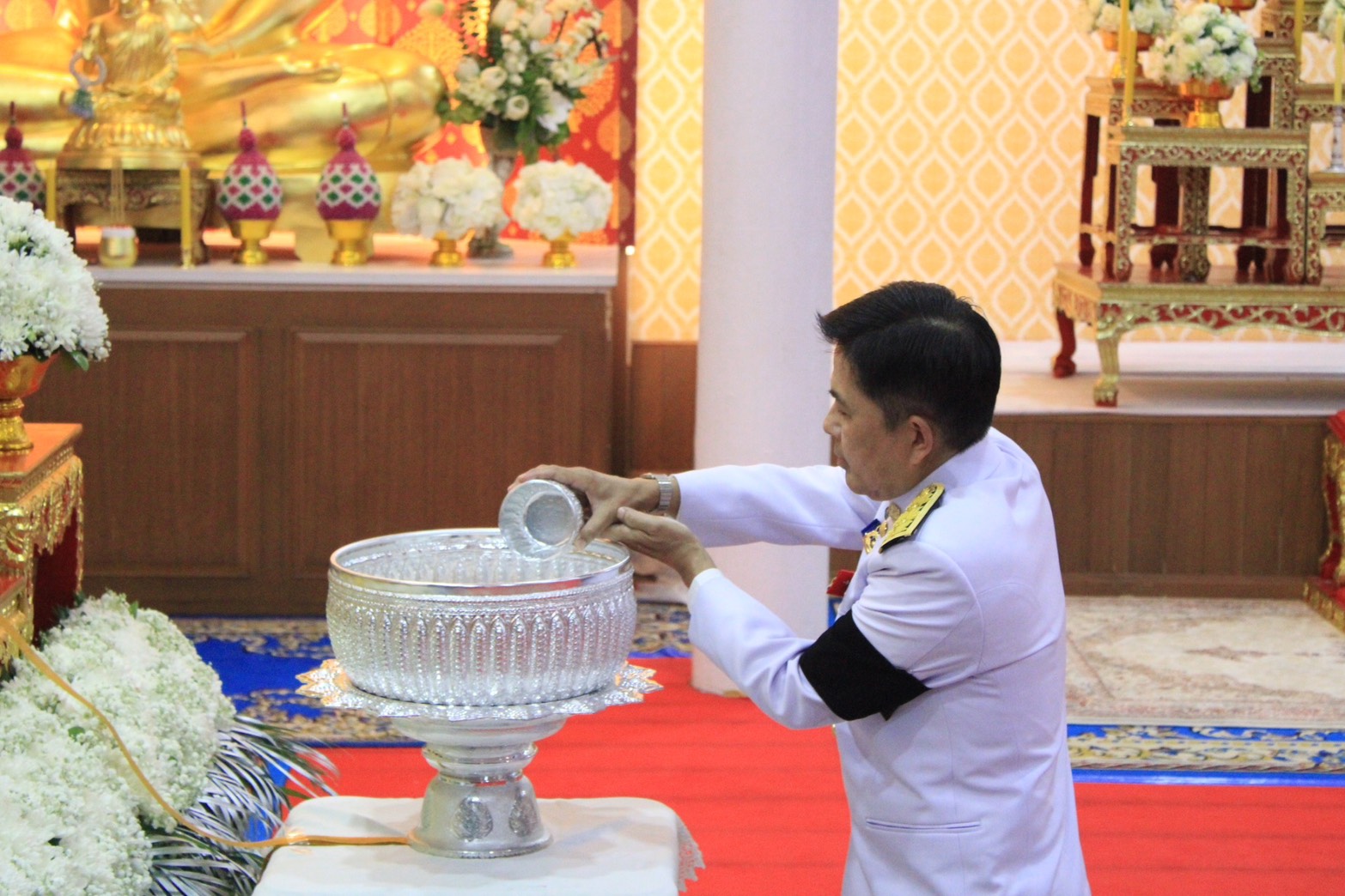 title - ส.ป.ก.นครนายก เข้าร่วมพิธีถวายน้ำสรงพระศพ และลงนามถวายความอาลัย 