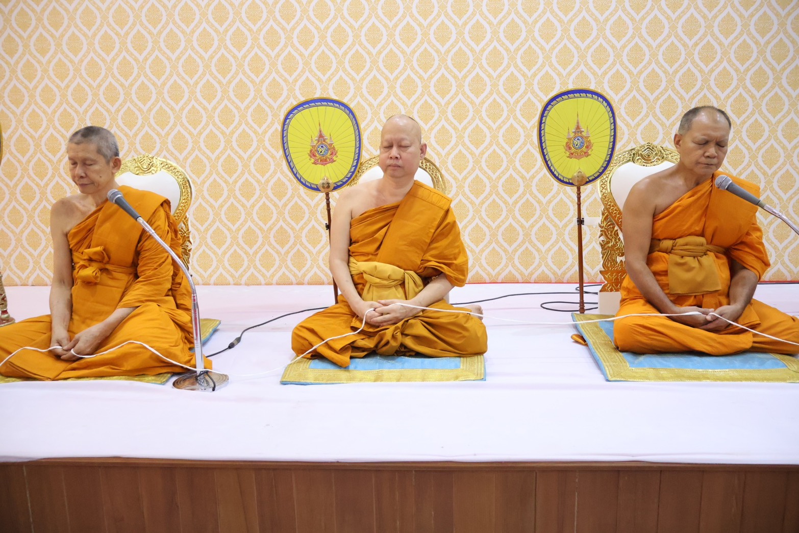title - ส.ป.ก.นครนายก ร่วมพิธีเจริญพระพุทธมนต์และทำบุญตักบาตรถวายพระกุศล