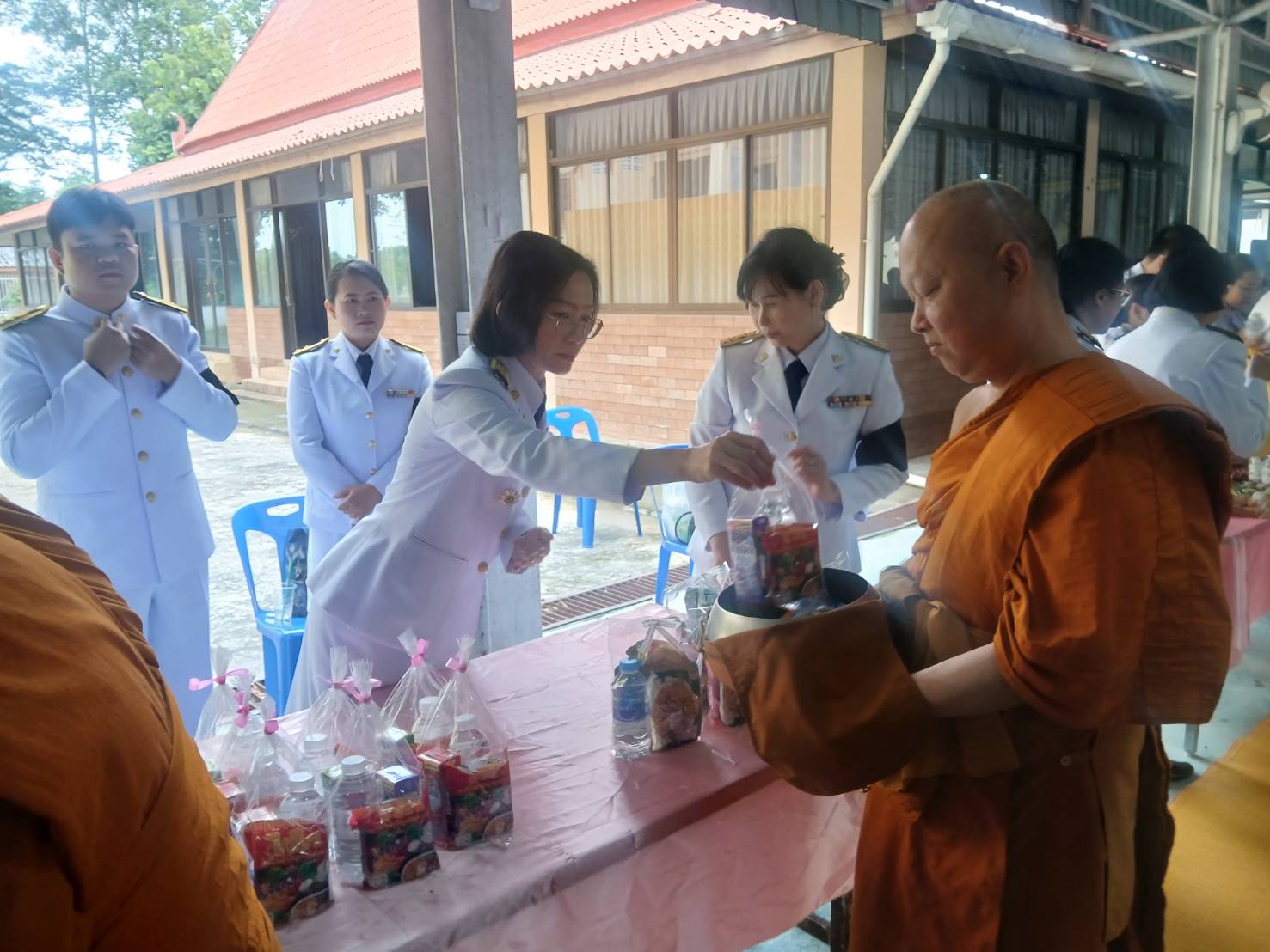 title - ส.ป.ก.นครนายก เข้าร่วมพิธีทำบุญตักบาตรถวายพระราชกุศล 