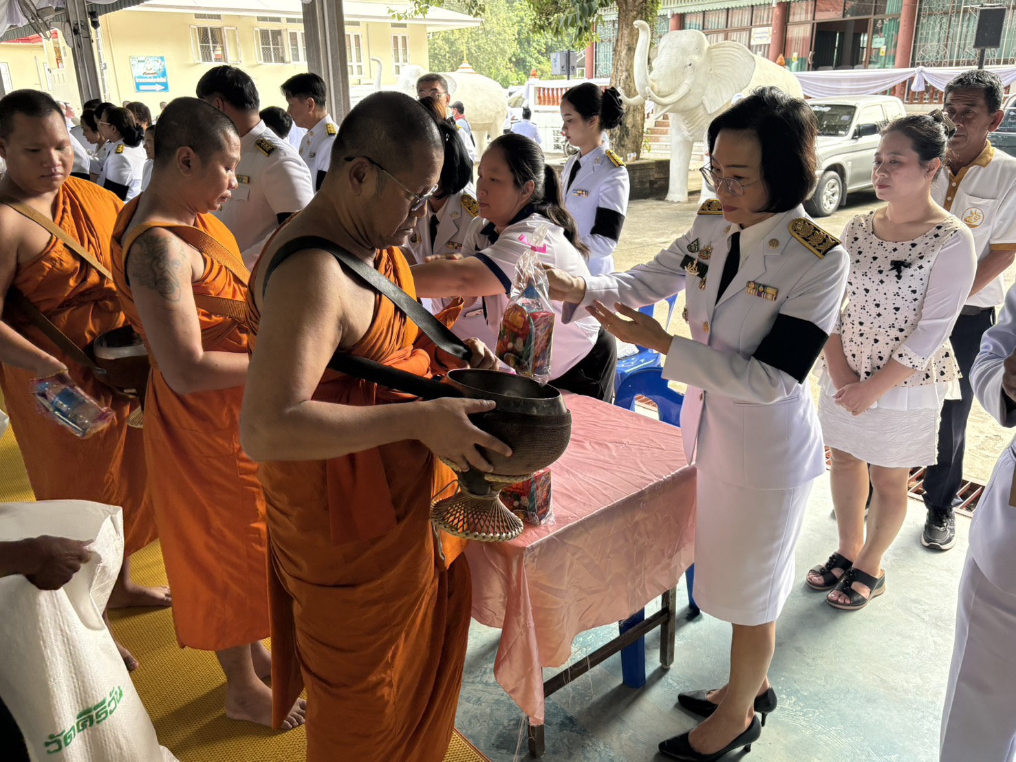 title - ส.ป.ก.นครนายกเข้าร่วมพิธีสวดพระพุทธมนต์และทำบุญตักบาตรถวายพระราชกุศล