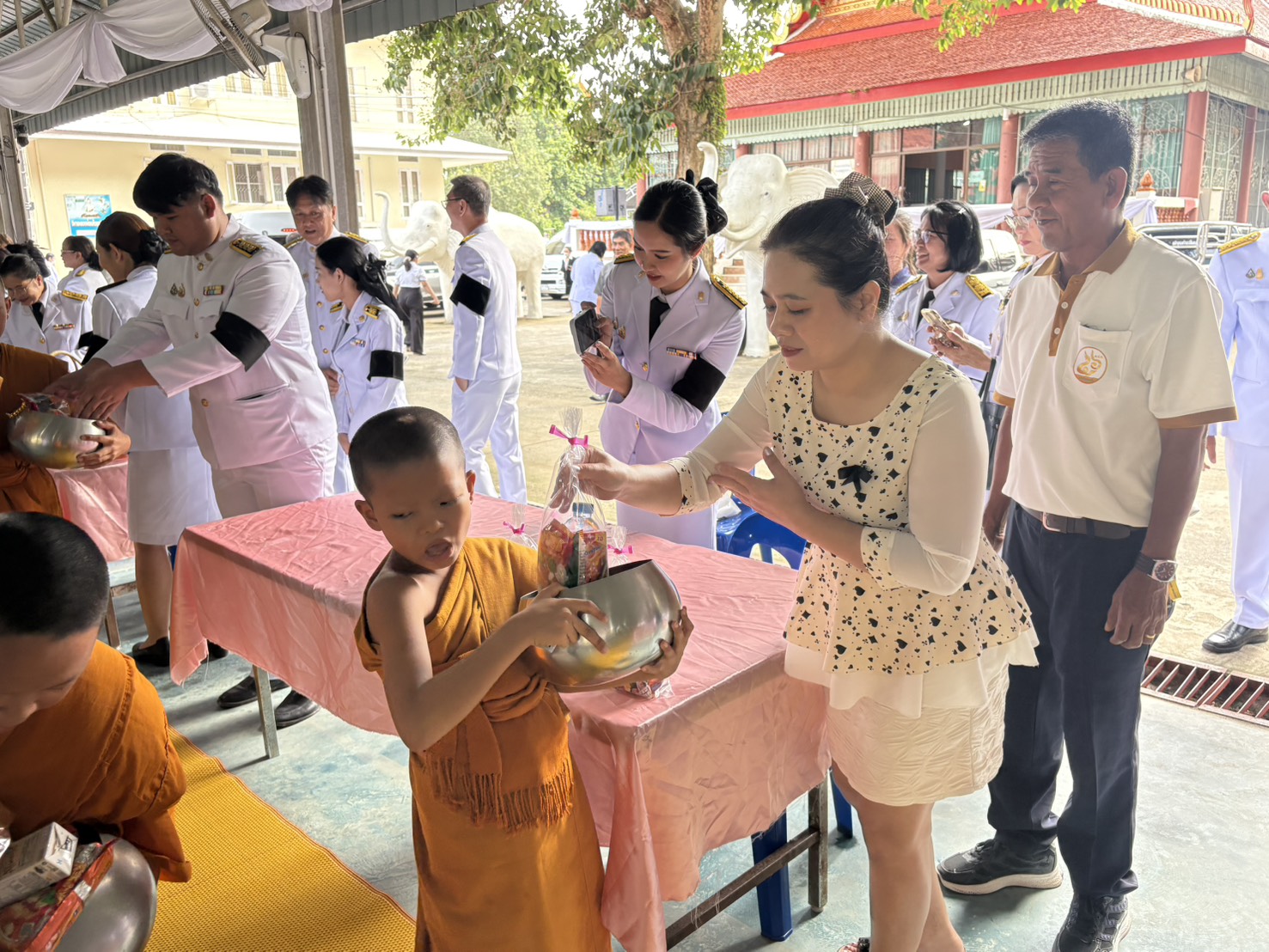 title - ส.ป.ก.นครนายกเข้าร่วมพิธีสวดพระพุทธมนต์และทำบุญตักบาตรถวายพระราชกุศล