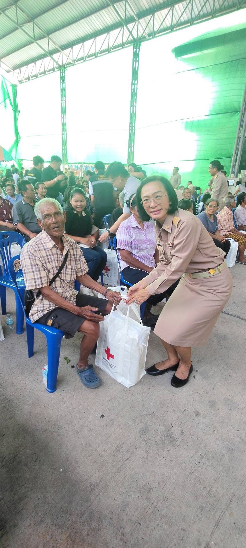 title - ส.ป.ก.นครนายก กิจกรรมโครงการ หน่วยบำบัดทุกข์ บำรุงสุข สร้างรอยยิ้มและความปรองดองสมานฉันท์