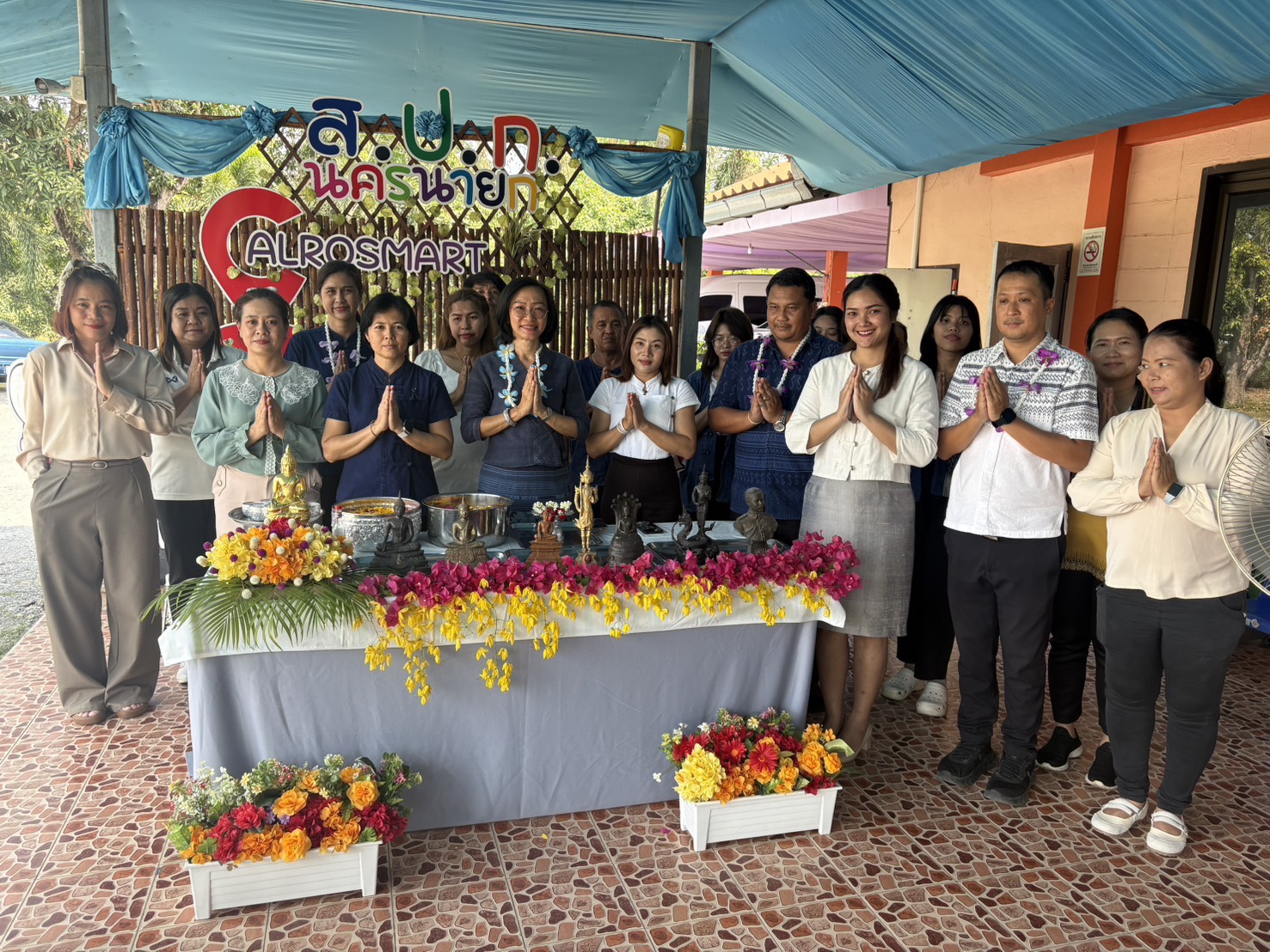 title - ส.ป.ก.นครนายก ร่วมกิจกรรมสรงน้ำพระพุทธรูป และรดน้ำขอพรผู้บริหาร