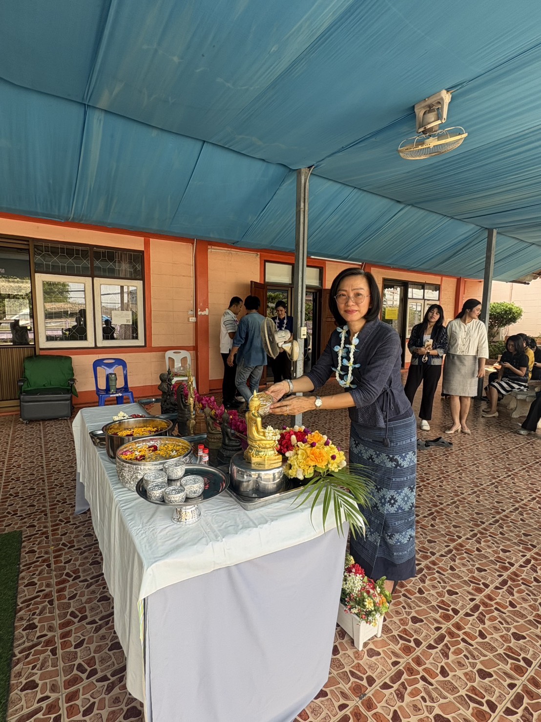 title - ส.ป.ก.นครนายก ร่วมกิจกรรมสรงน้ำพระพุทธรูป และรดน้ำขอพรผู้บริหาร