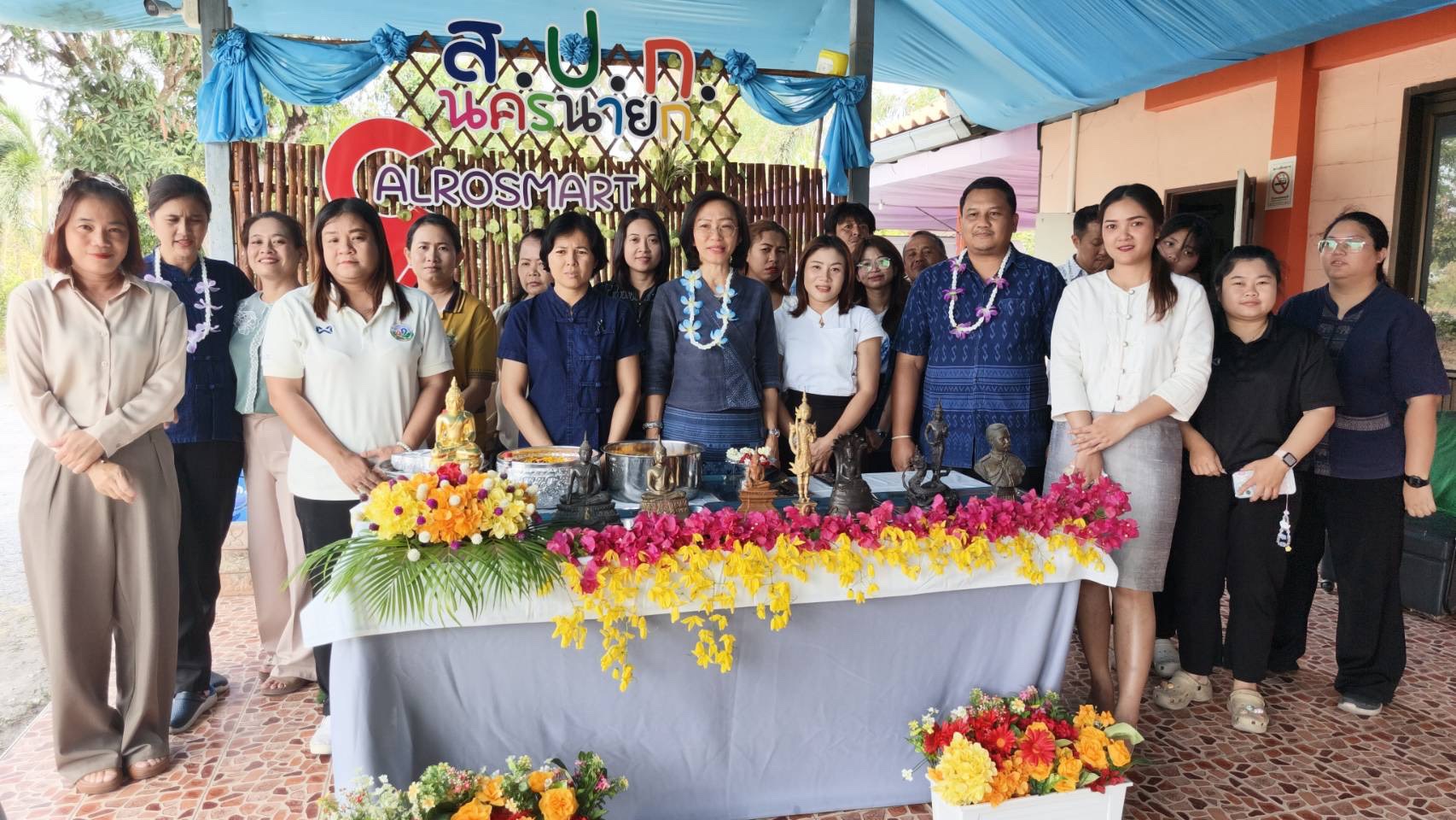 title - ส.ป.ก.นครนายก ร่วมกิจกรรมสรงน้ำพระพุทธรูป และรดน้ำขอพรผู้บริหาร