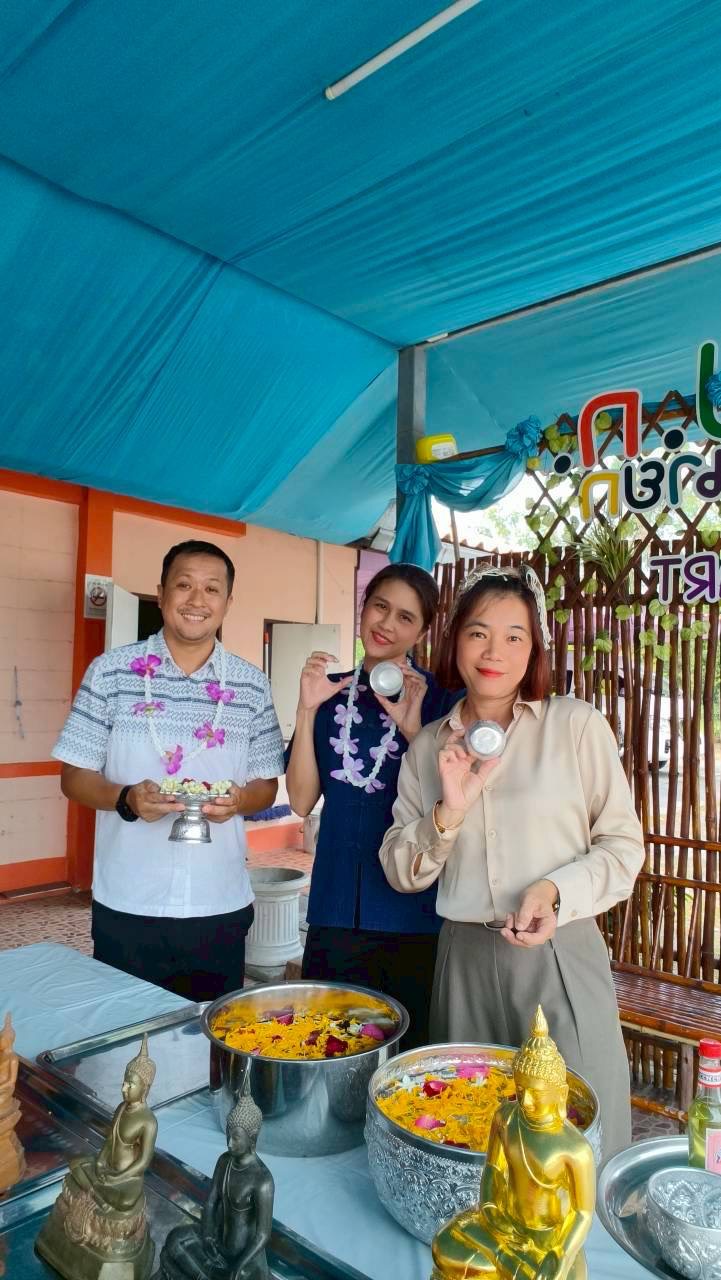 title - ส.ป.ก.นครนายก ร่วมกิจกรรมสรงน้ำพระพุทธรูป และรดน้ำขอพรผู้บริหาร