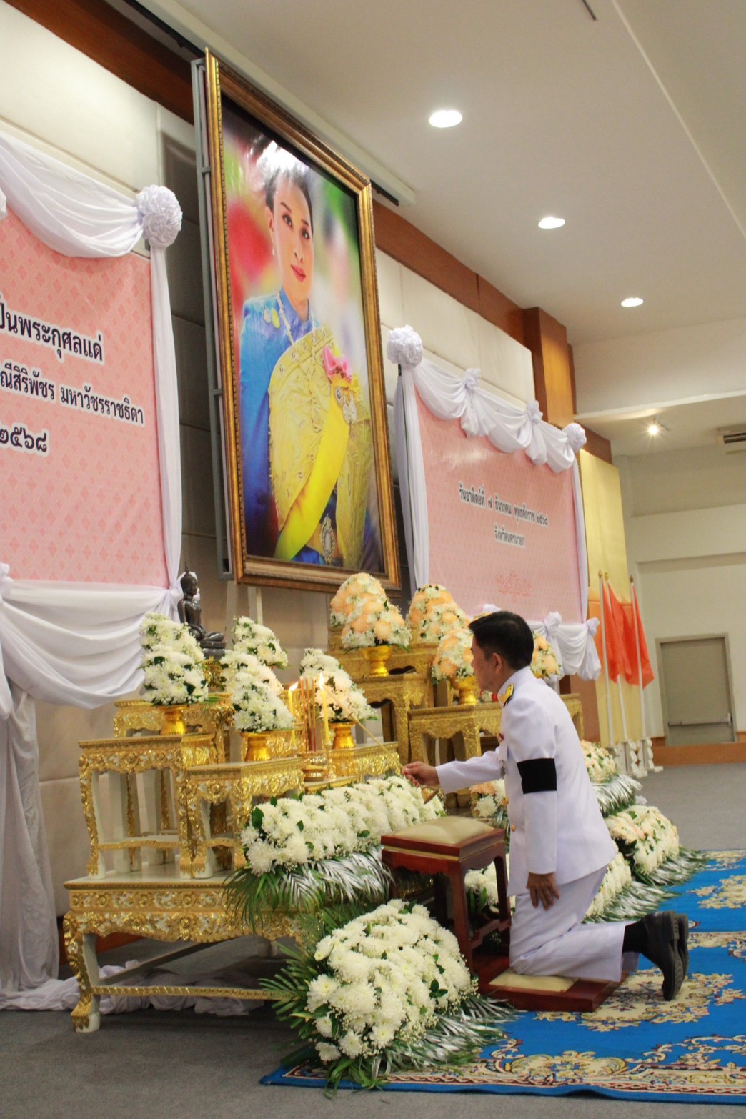 ส.ป.ก.นครนายกร่วมพิธีเจริญพระพุทธมนต์และทำบุญตักบาตร