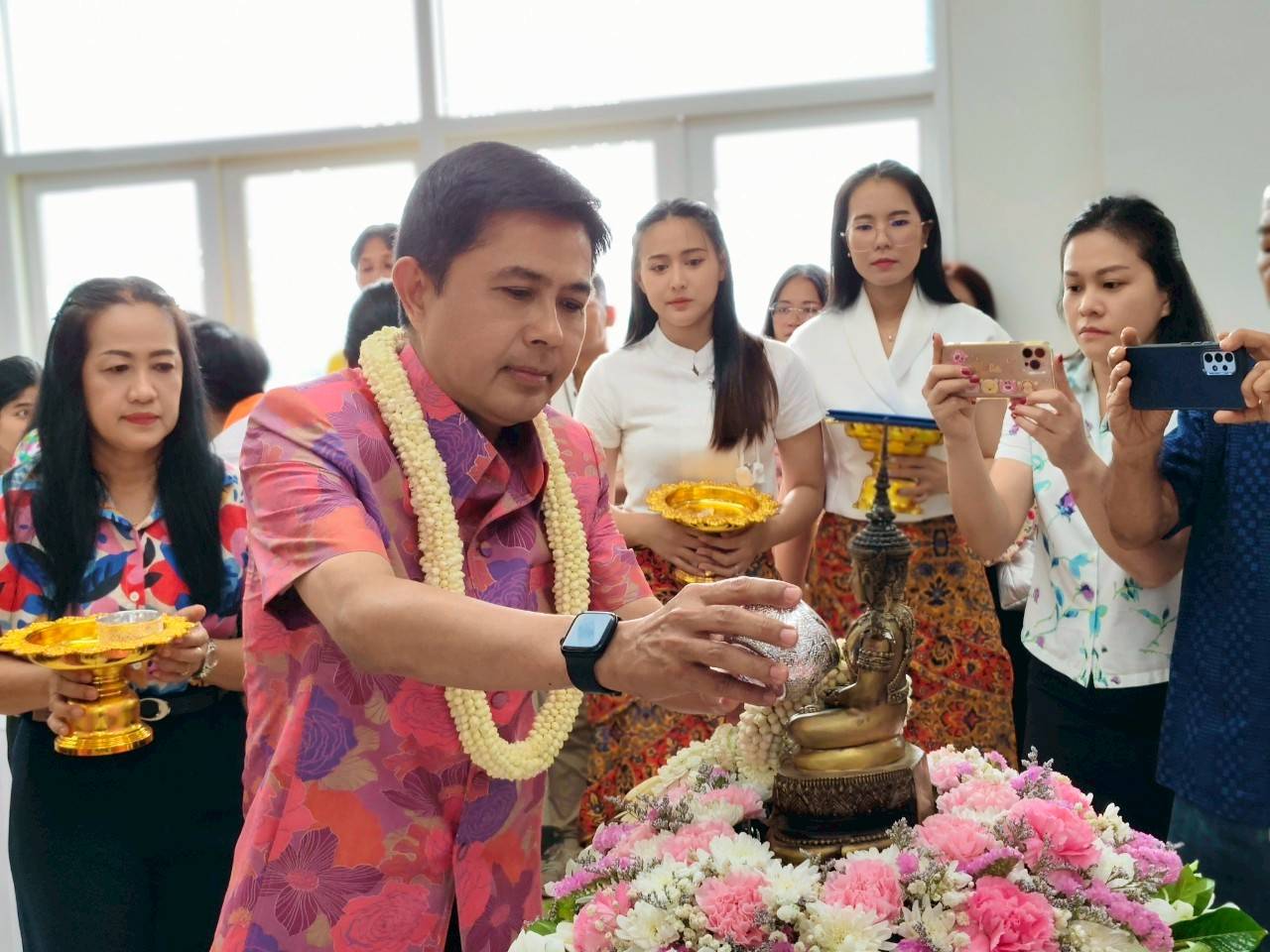 ส.ป.ก.นครนายก ร่วมกิจกรรมสืบสานประเพณีรดน้ำและขอพร เนื่องในเทศกาลสงกรานต์ ประจำปี 2568